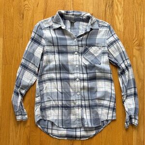 Lightweight Women’s Eddie Bauer Button-up